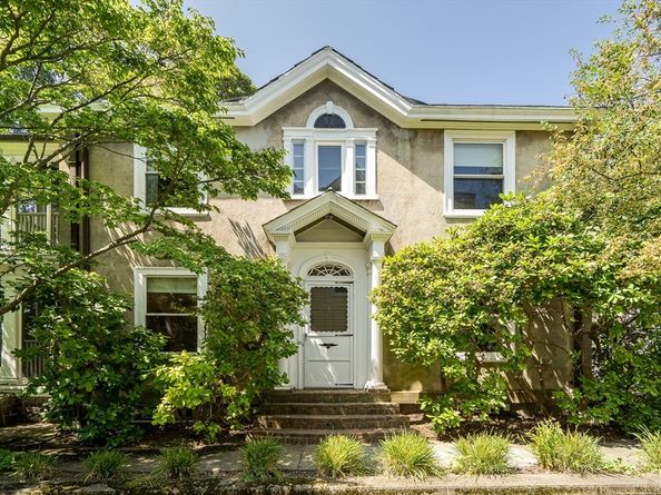 15 Cedar St, Salem MA 01970