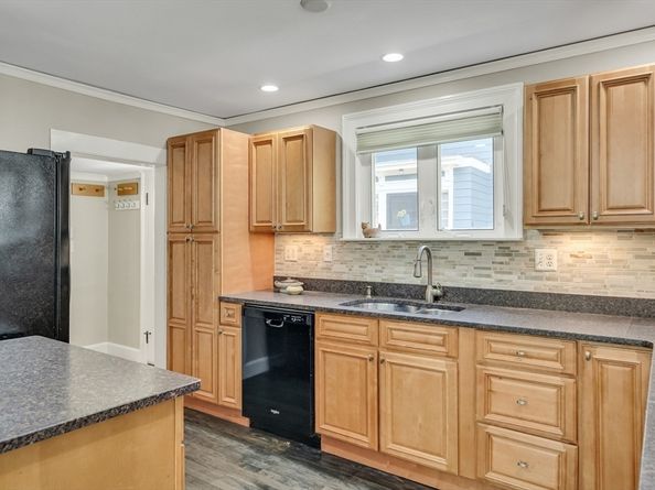 15 Cedar St, Salem MA 01970