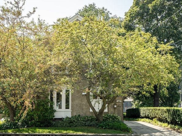 15 Cedar St, Salem MA 01970
