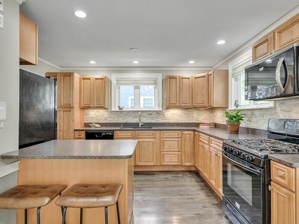 15 Cedar St, Salem MA 01970