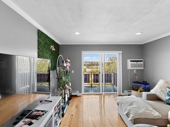 70 Warren Ave