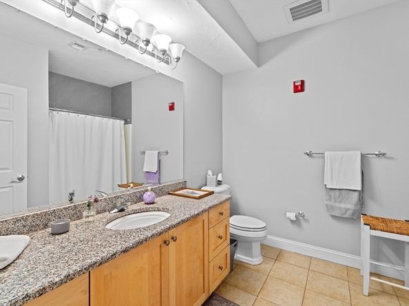 2204 Davenport Ave 2204, Canton MA 02021
