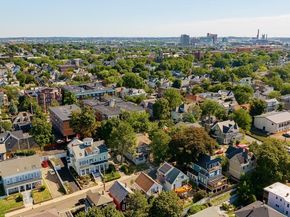 17 Monmouth St, Somerville MA 02143