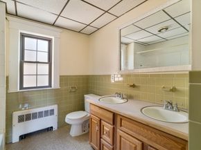 17 Monmouth St, Somerville MA 02143
