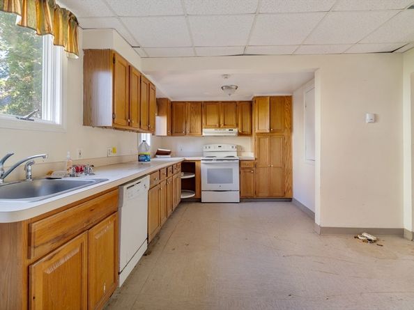 17 Monmouth St, Somerville MA 02143