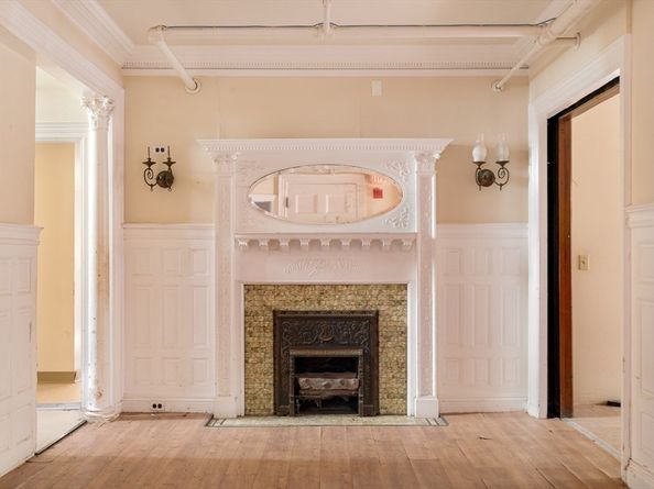 17 Monmouth St, Somerville MA 02143