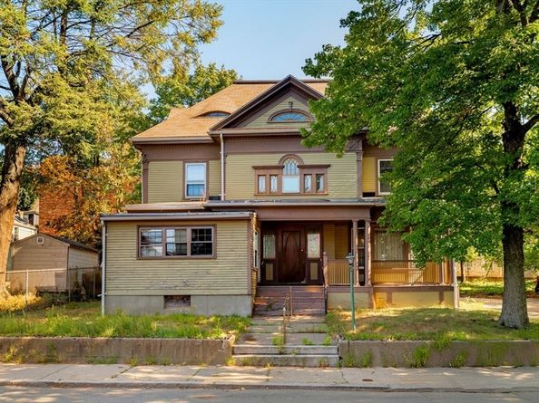 17 Monmouth St, Somerville MA 02143
