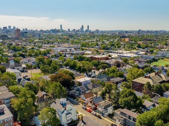 17 Monmouth St, Somerville MA 02143