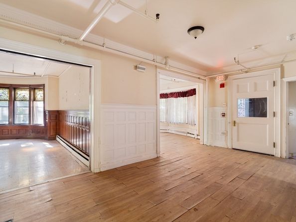 17 Monmouth St, Somerville MA 02143