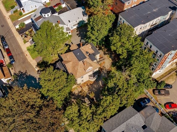 17 Monmouth St, Somerville MA 02143