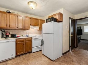 596-688 Boston Post Road E, Marlborough MA 01752