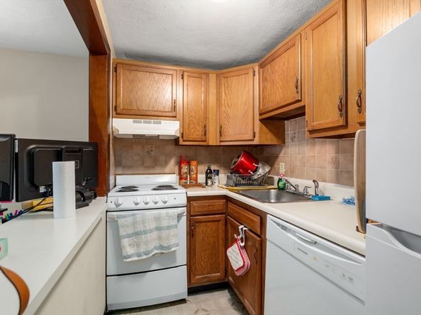596-688 Boston Post Road E, Marlborough MA 01752
