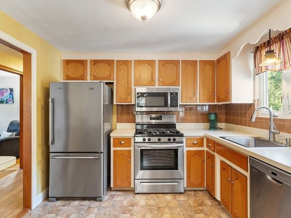 13 Putney Circle, Billerica MA 01821