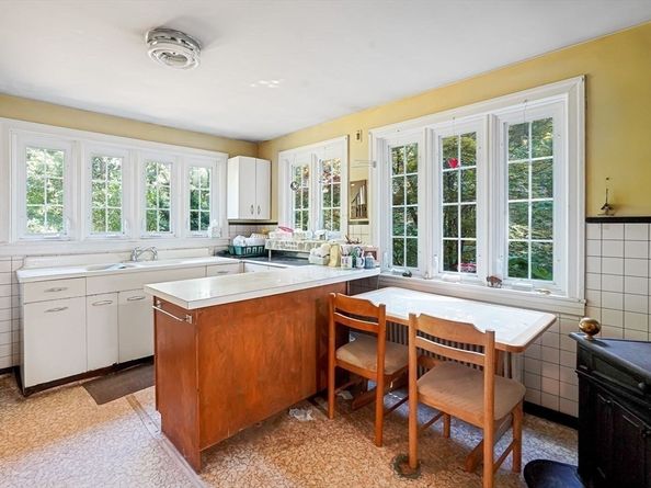 74 River Road, Sturbridge MA 01566