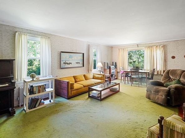 74 River Road, Sturbridge MA 01566