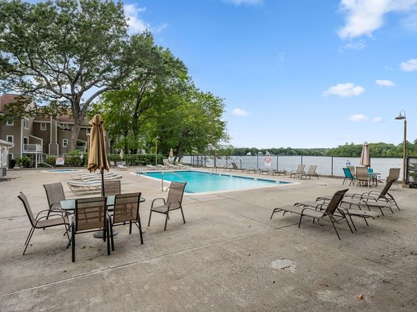 48 Pointe Rok Dr 48, Worcester MA 01604