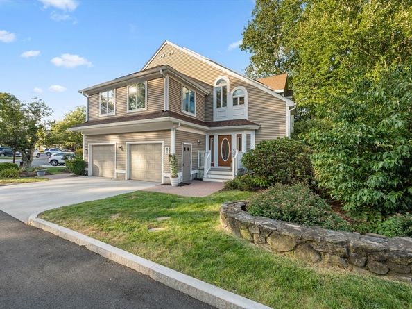 48 Pointe Rok Dr 48, Worcester MA 01604