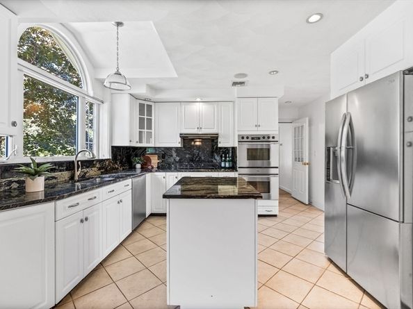 1 Fox Hunt Lane, Winchester MA 01890