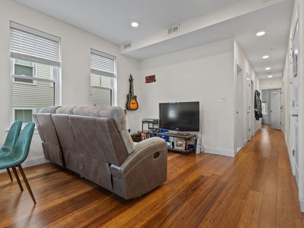 44 W Eagle St 1, Boston MA 02128