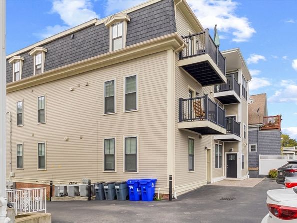 44 W Eagle St 1, Boston MA 02128
