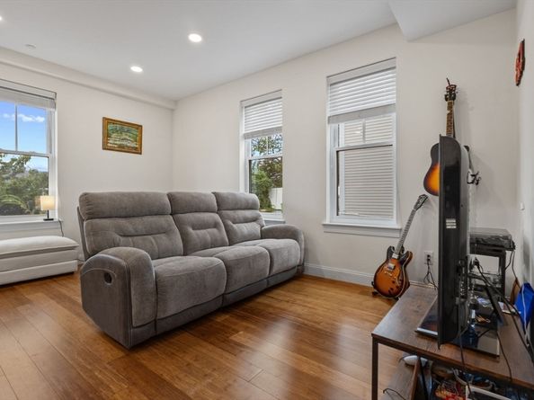 44 W Eagle St 1, Boston MA 02128