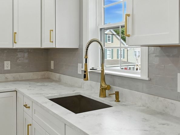11 Washington St 5, Ipswich MA 01938