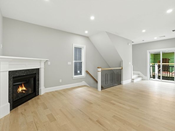 11 Washington St 5, Ipswich MA 01938