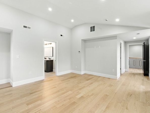 11 Washington St 5, Ipswich MA 01938