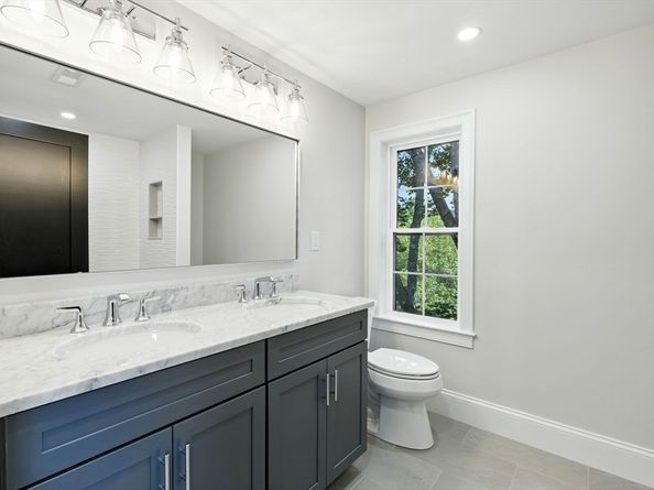 11 Washington St 5, Ipswich MA 01938