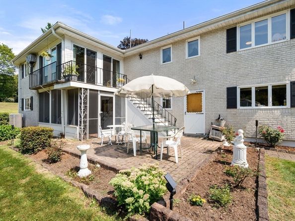15 Hobbs Brook Rd, Weston MA 02493