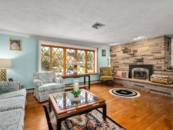 15 Hobbs Brook Rd, Weston MA 02493