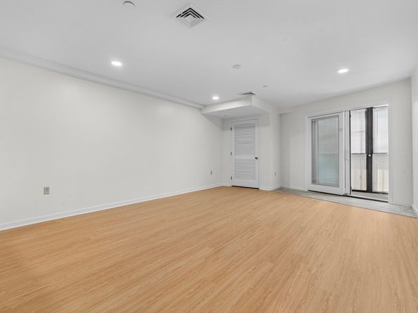 64 Willard St 302, Quincy MA 02169