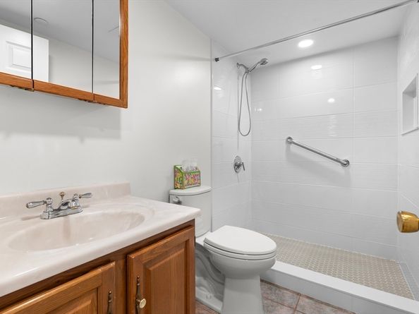 64 Willard St 302, Quincy MA 02169
