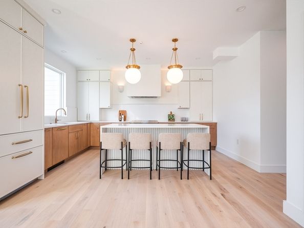 15-17 Jewett Pl 1, Newton MA 02458