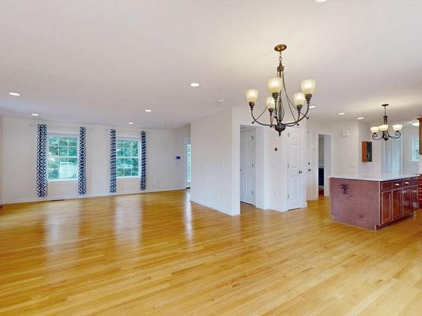 11 Chase St, Saugus MA 01906