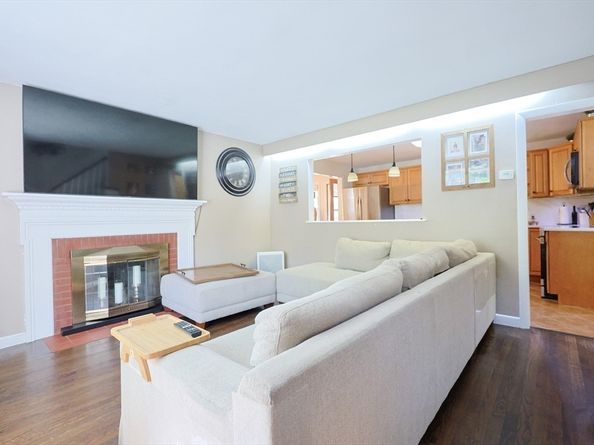 582 Pleasant St, Marlborough MA 01752