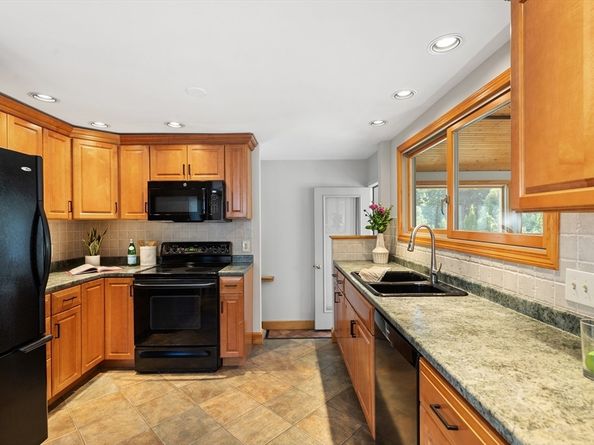 30 Samoset Road, Woburn MA 01801