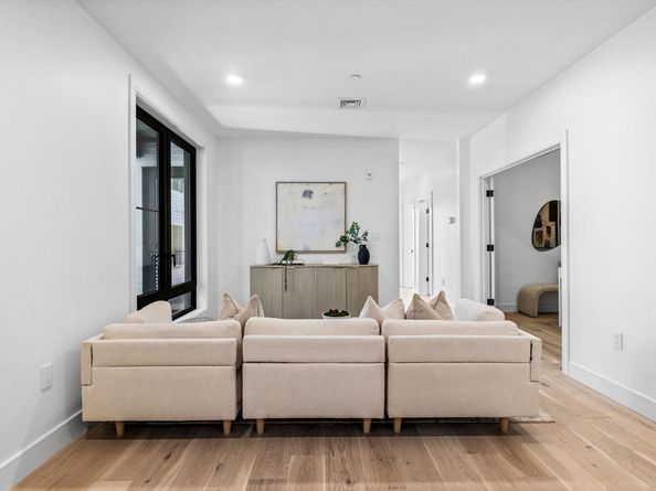 33 A St. 404, Boston MA 02127