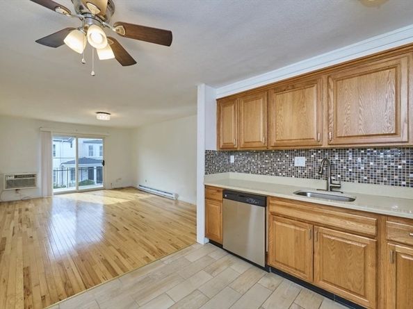 87 Cedar St 10, Malden MA 02148