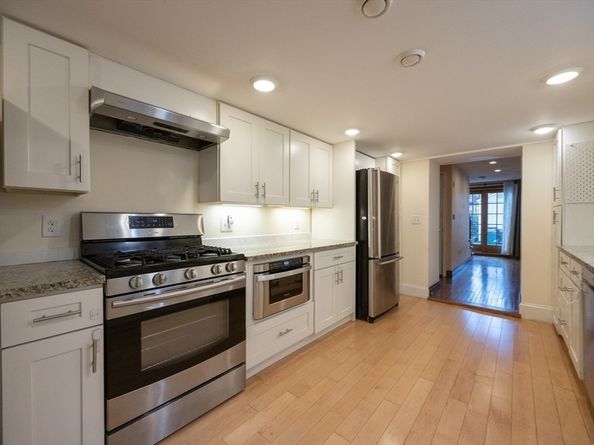 16-18 Beacon Pl, Melrose MA 02176