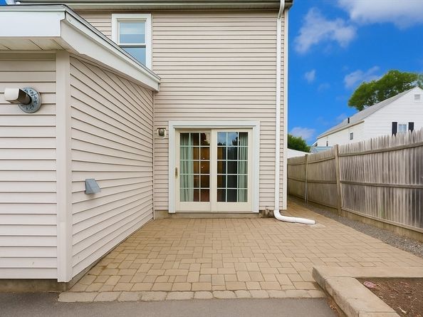 16-18 Beacon Pl, Melrose MA 02176