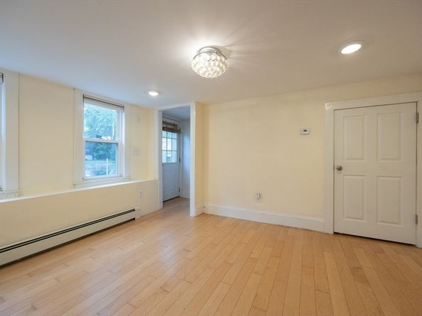 16-18 Beacon Pl, Melrose MA 02176