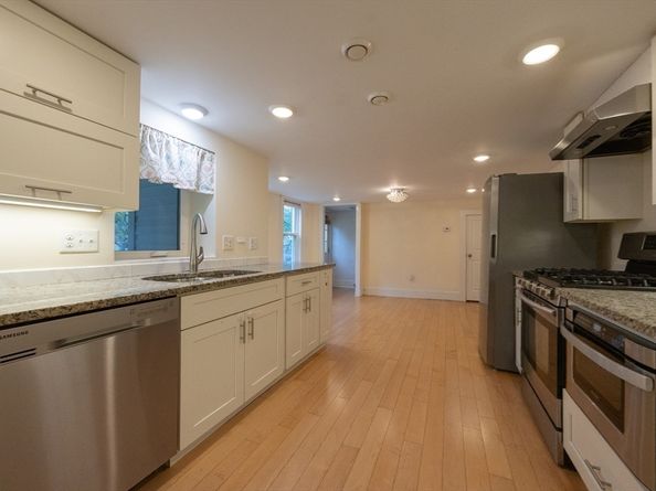 16-18 Beacon Pl, Melrose MA 02176