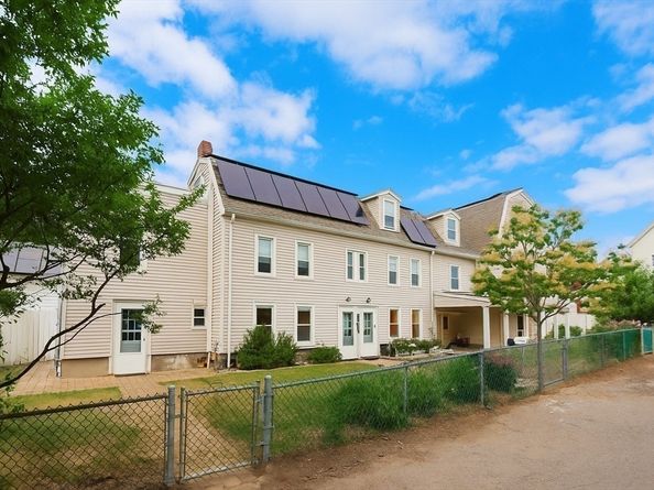 16-18 Beacon Pl, Melrose MA 02176