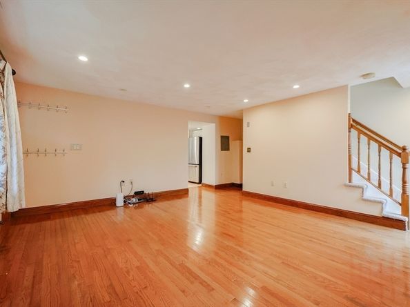 16-18 Beacon Pl, Melrose MA 02176