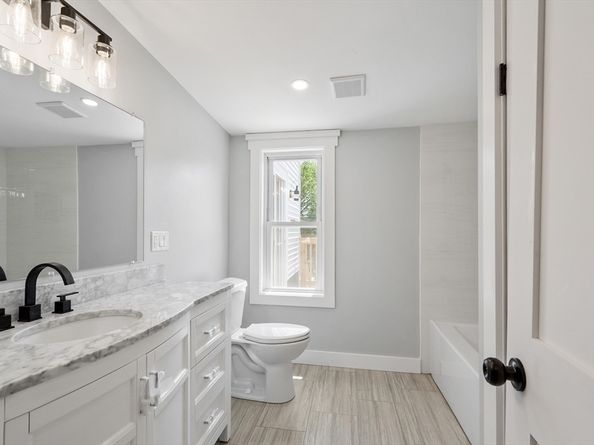 67 Essex St 2, Salem MA 01970