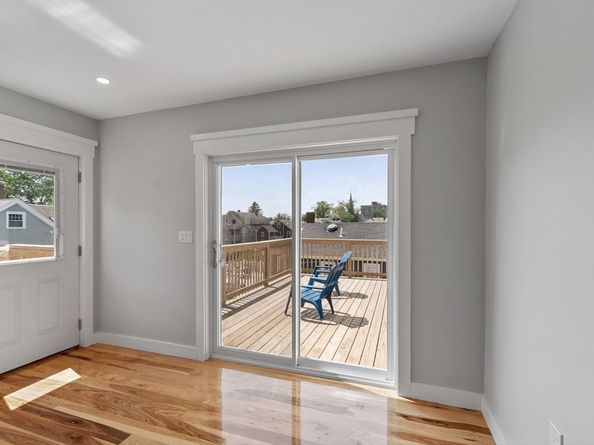 67 Essex St 2, Salem MA 01970
