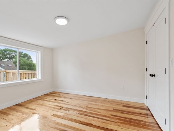 67 Essex St 2, Salem MA 01970