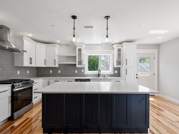 67 Essex St 2, Salem MA 01970