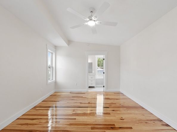 67 Essex St 2, Salem MA 01970